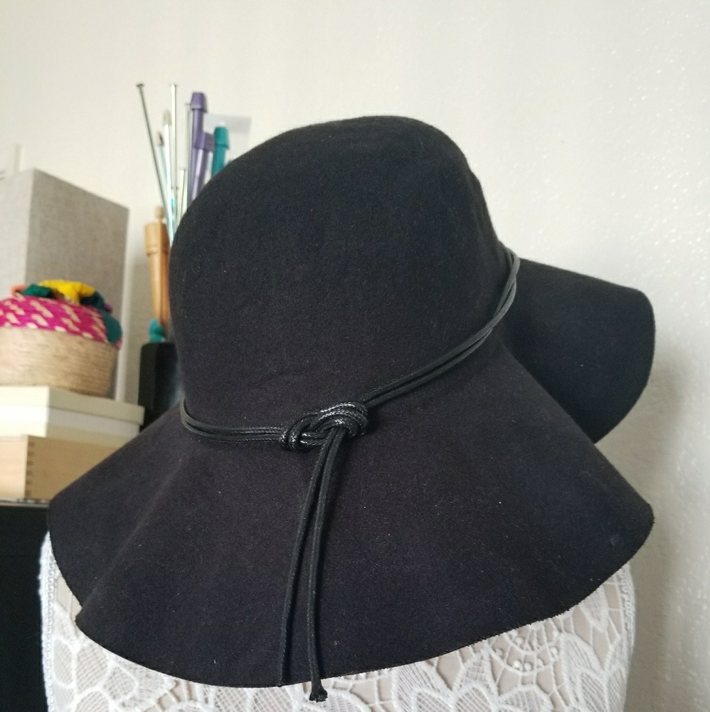 Hipster-y floppy hat